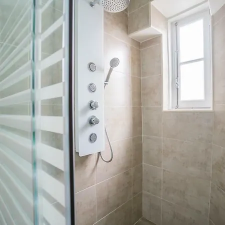 Апартаменты Mouraria 2 Bedroom