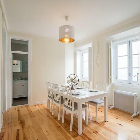 Апартаменты Mouraria 2 Bedroom