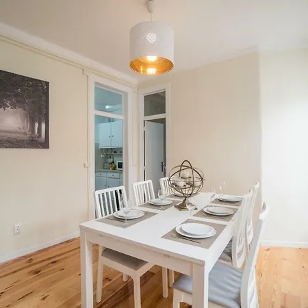 Апартаменты Mouraria 2 Bedroom *