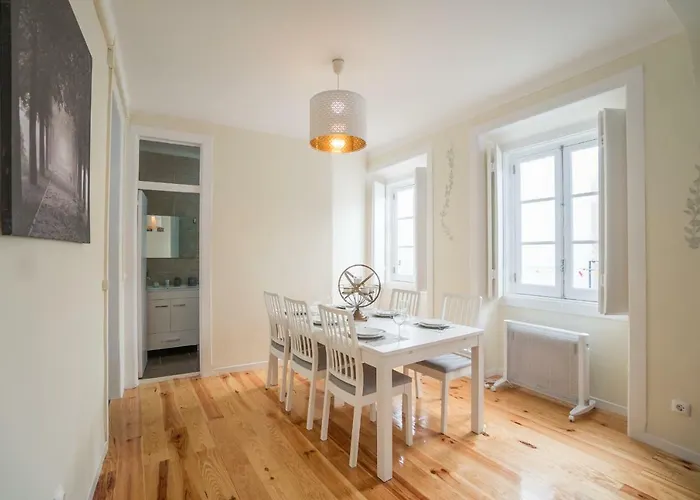Апартаменты Mouraria 2 Bedroom